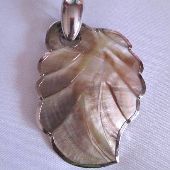 MOTHER OF PEARL LEAF EARRINGS - Picture 2 of 8